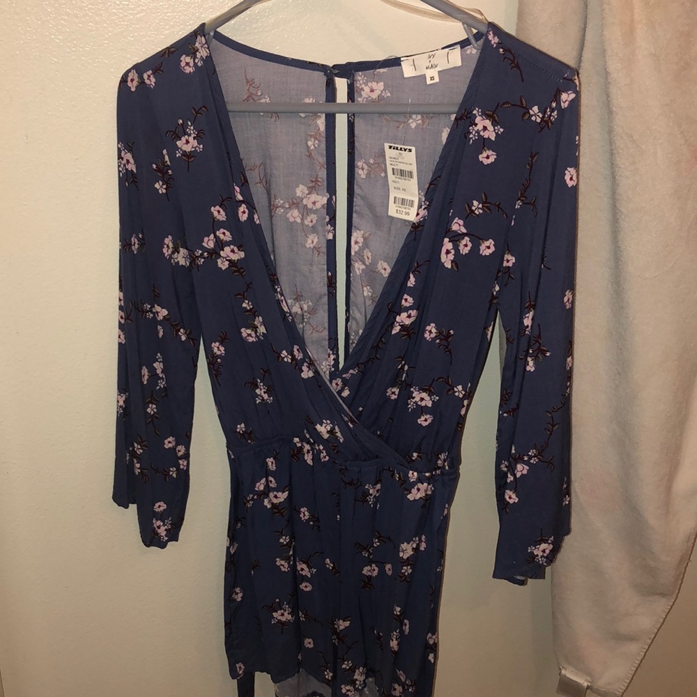 IVY & MAIN Floral Womens Surplice Romper